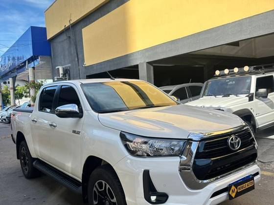 TOYOTA HILUX 2.8 D-4D TURBO DIESEL CD SRV 4X4 AUTOMÁTICO